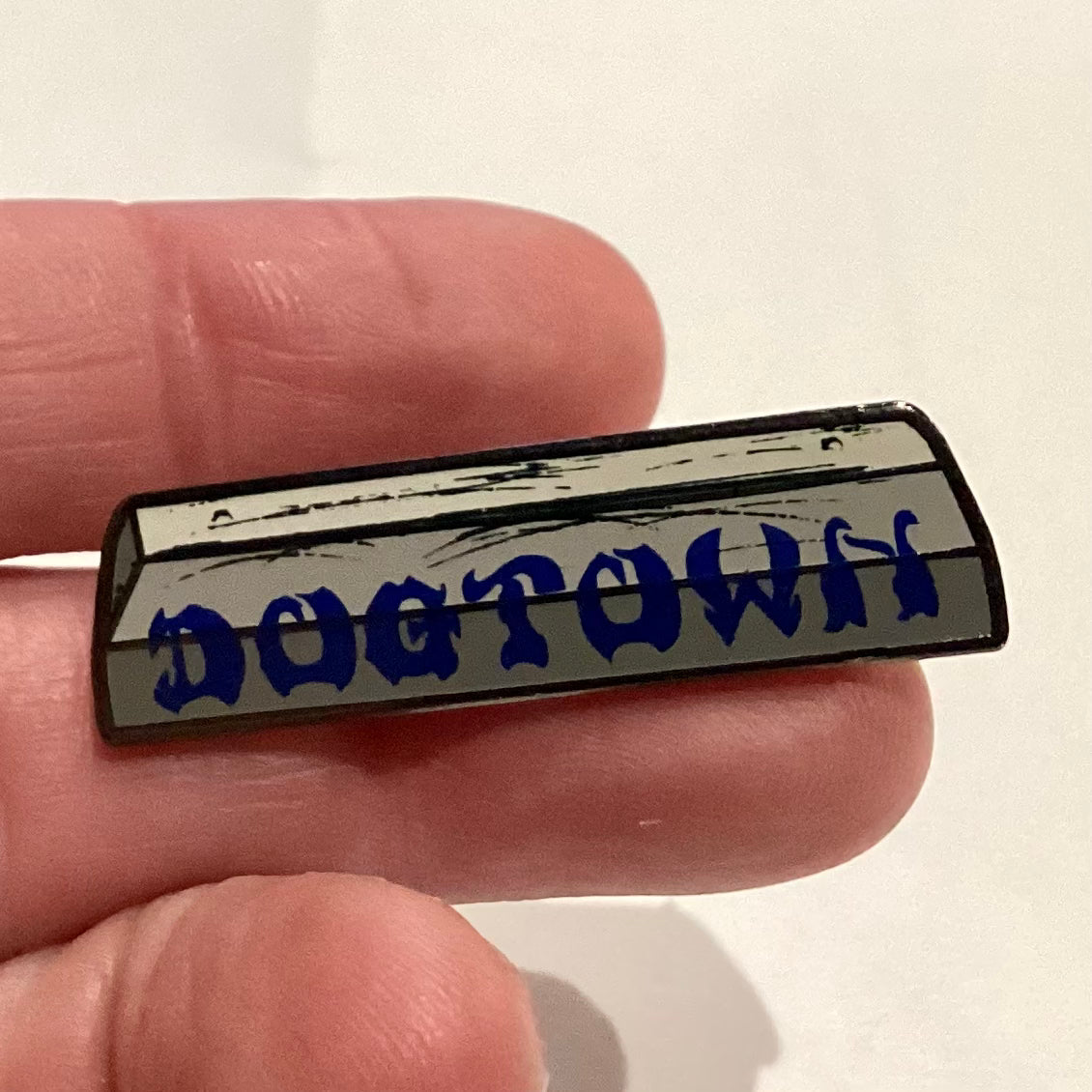 DOGTOWN/Suicidal Pin